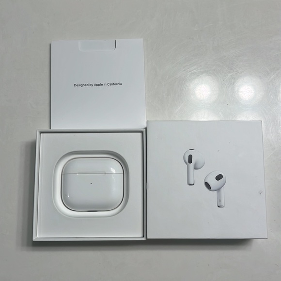 Apple AirPod pros - Picture 2 of 3